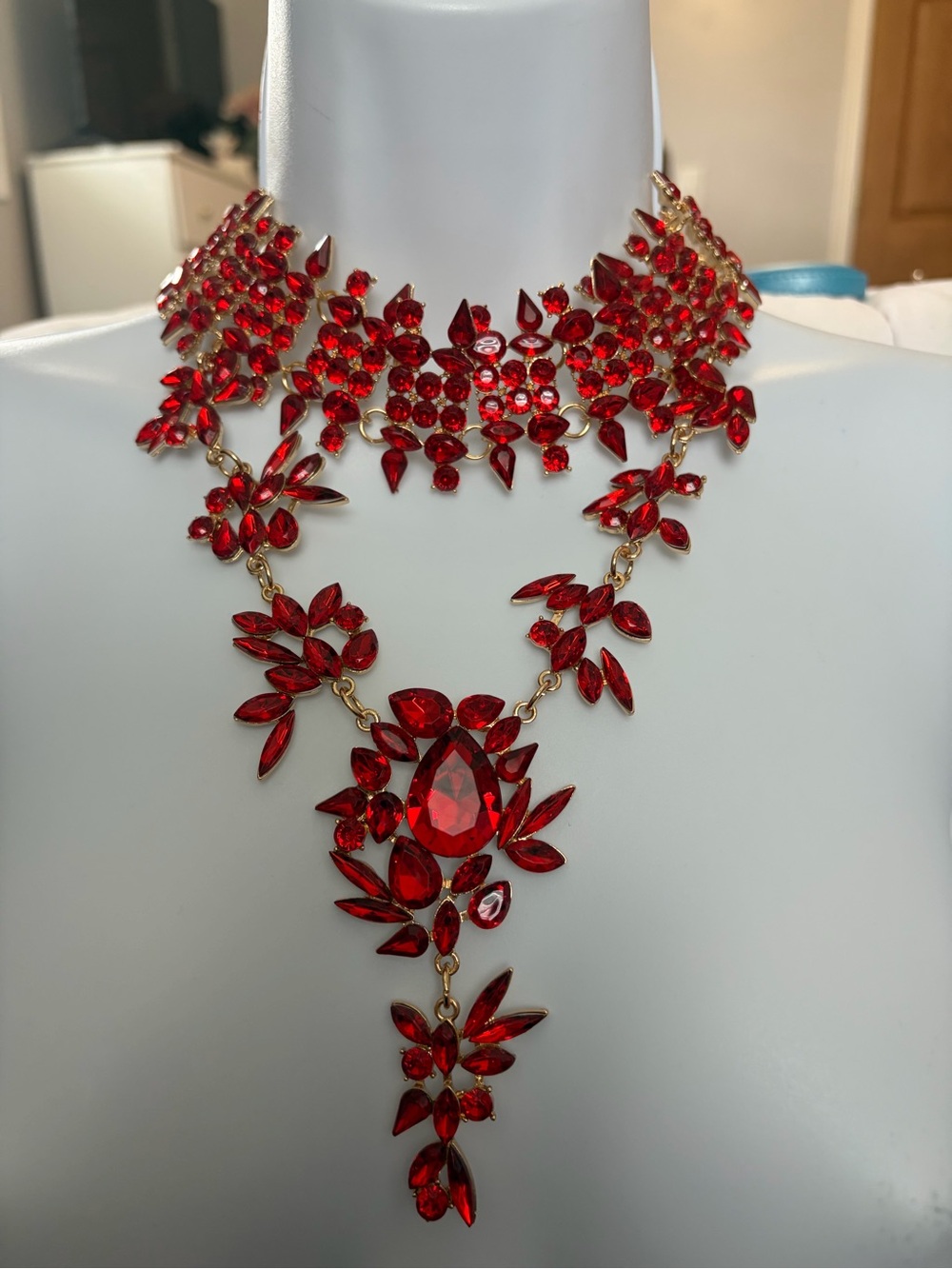 NWOT Aratta- Dramatic Red Crystal Bib Necklace with Gold-Tone Setting - Picture 8 of 16